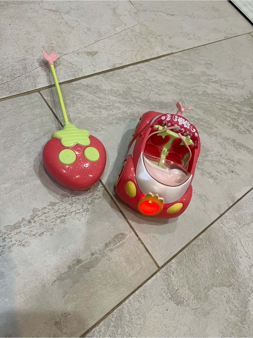 Strawberry Shortcake Berry Cruiser with Remote Control Car